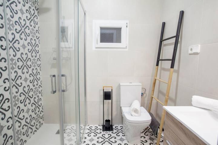 New 4 Pax Front Station Wifi Apartment